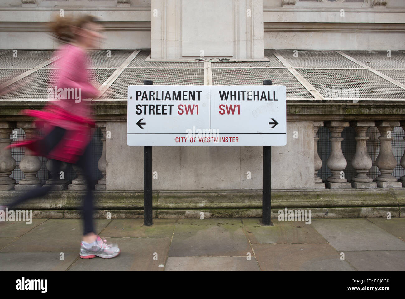 Whitehall und Parliament Street unterzeichnen, Westminster, Central London, England, UK Stockfoto
