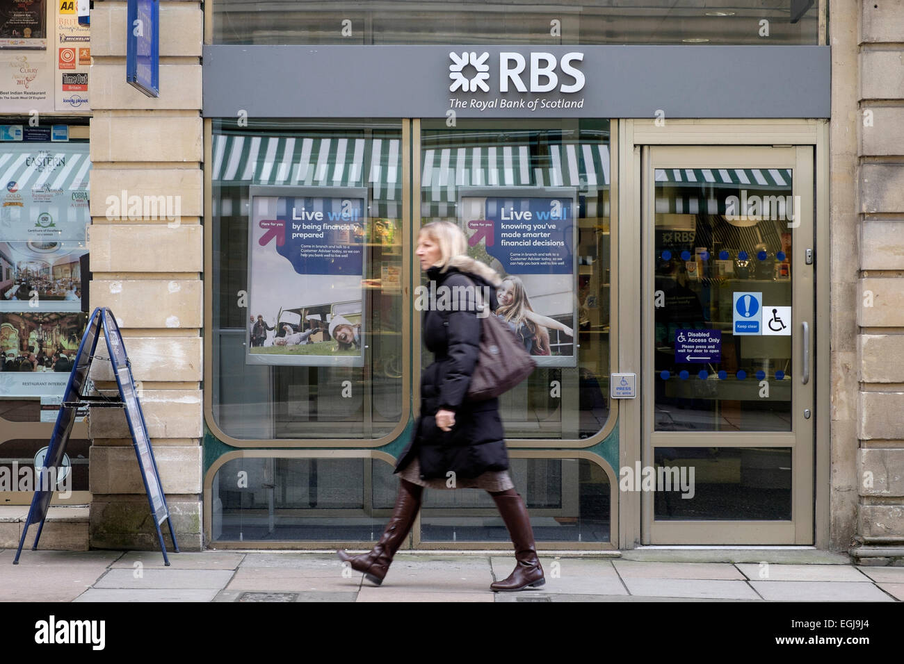 BATH, VK, 25. Februar 2015. Am Tag vor der Royal Bank of Scotland Gruppe ihre Ergebnisse shopper Release sind Sie an einem hohen Straße Filiale der Royal Bank of Scotland RBS Bank in Bath, England, Großbritannien Stockfoto
