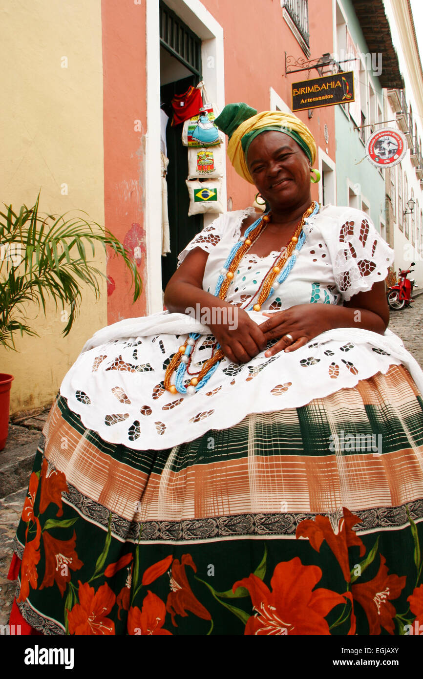 Traditionell gekleidete Bahiana Frau in Pelourinho, Salvador Stockfoto