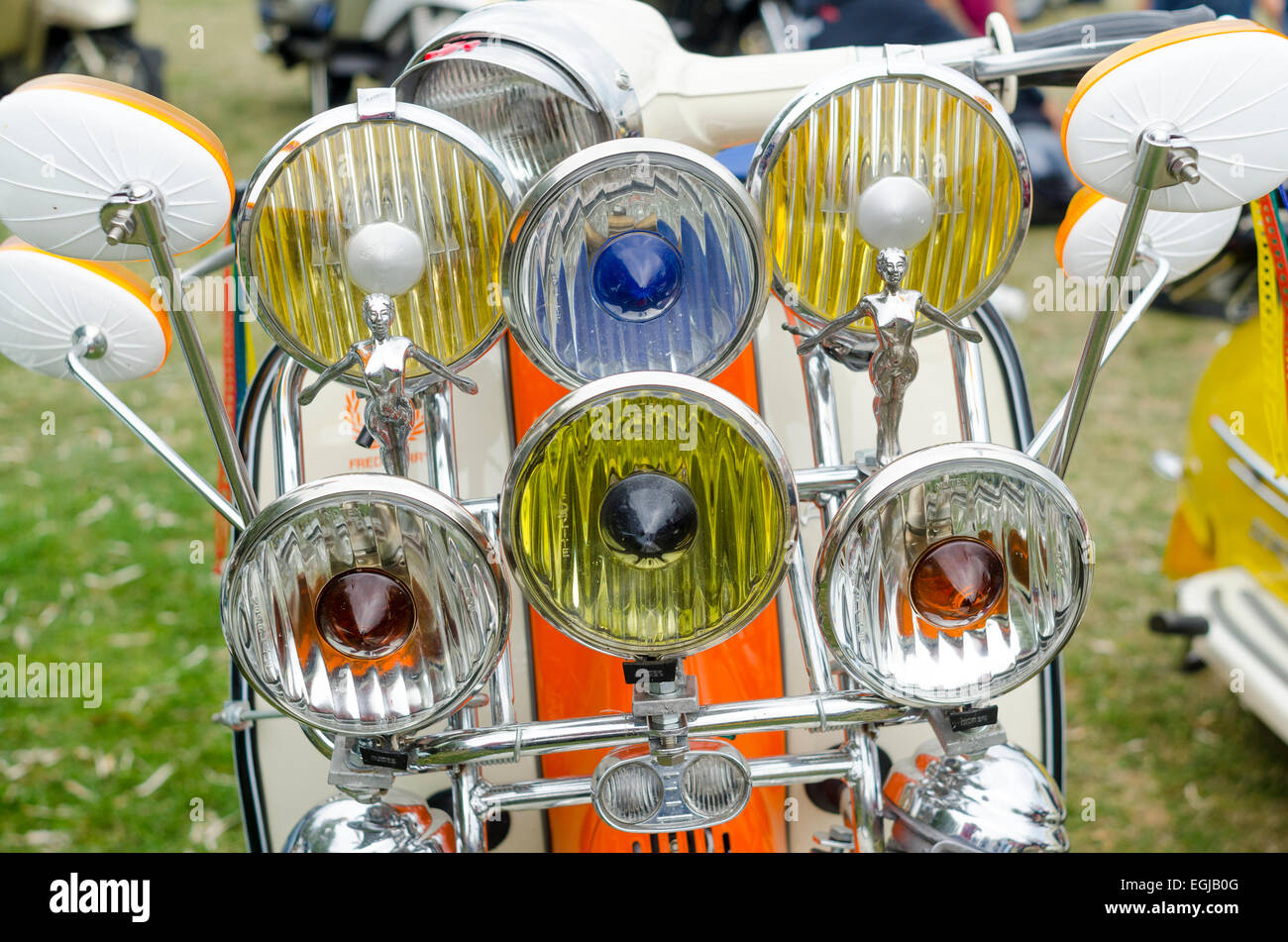 Scheinwerfer auf einer Lambretta Roller, Isle Of Wight Scooter Rally, Großbritannien. Stockfoto