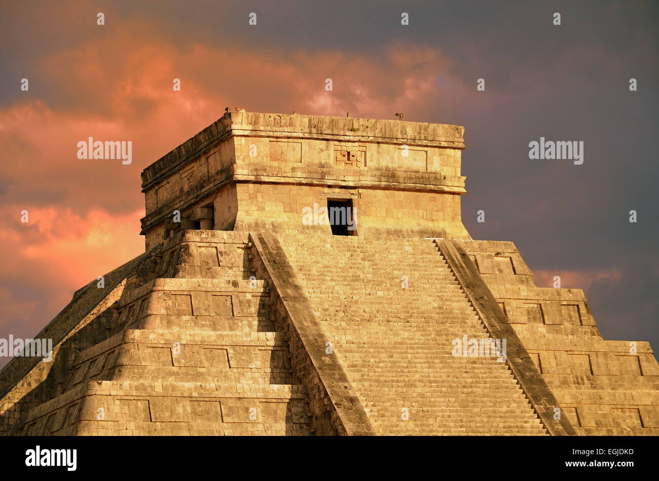 Chichen Itza Kukulkan Tempelpyramide Mexiko Stockfoto