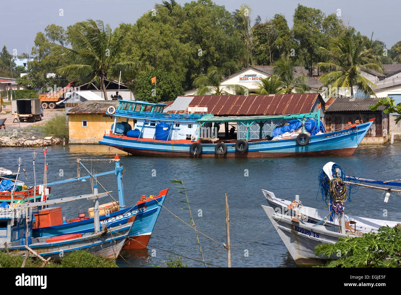 Angelboote/Fischerboote im Hafen von Duong Dong Stadt, Phu Quoc Island, Vietnam, Südostasien Stockfoto