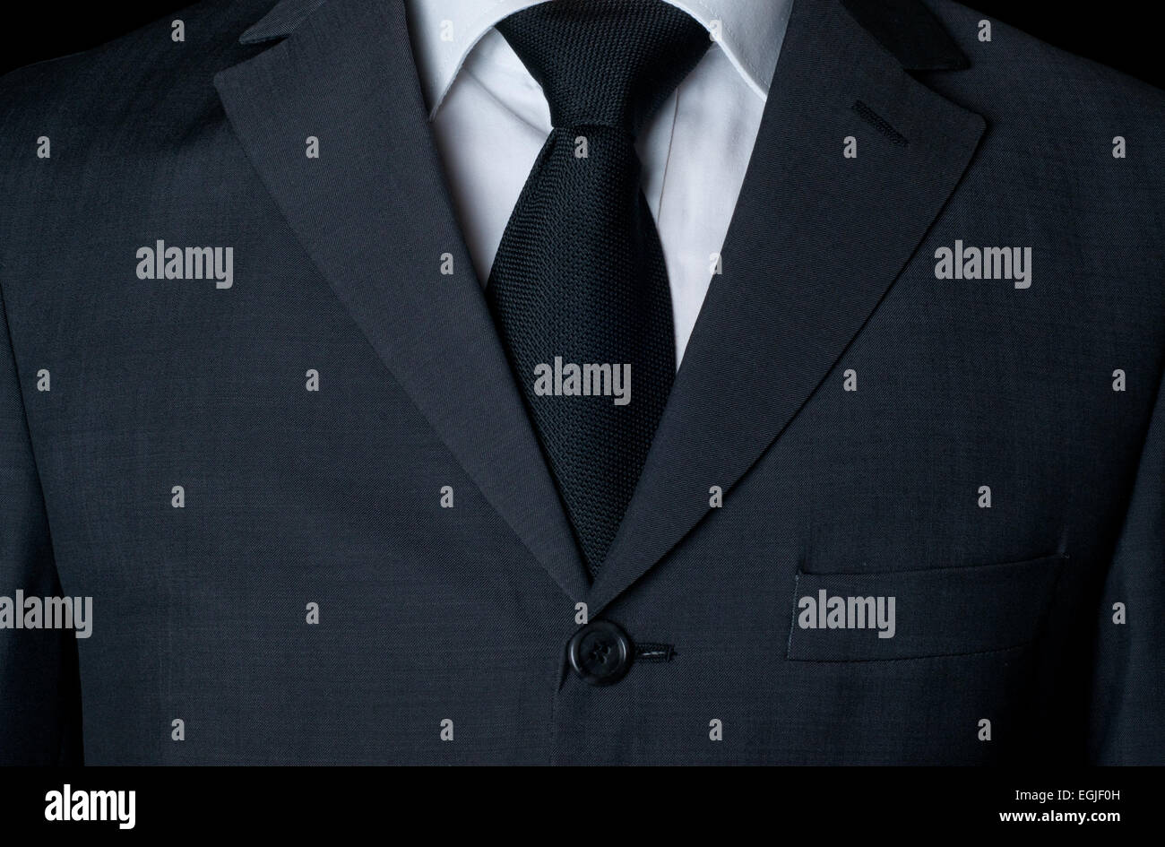 Dunklen Anzug mit Krawatte Stockfoto