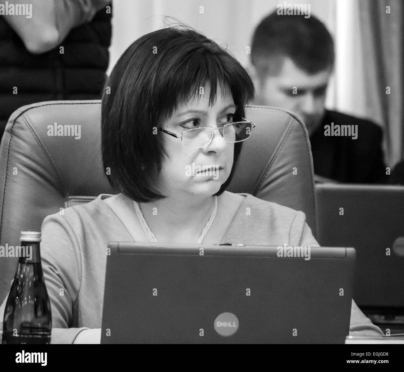 25. Februar 2015 erhöht die Kosten von Flüchtlingen auf 3 Milliarden Griwna - Finanzminister Natalia Yaresko--The Cabinet. Nach Vizepremierminister Gennady Zubkov hat das Kabinett bereits diese Änderungen zum Haushaltsplan vorgenommen. Änderungen zum Haushaltsplan noch Parlament ergreifen muss. Darüber hinaus wird das zusätzliche Geld von Spendern gesucht werden. Fast 320 Millionen Dollar bittet, Vertriebenen und diejenigen, die blieben im Osten zu retten. Die Gelder werden für Nahrung, Wohnung, medizinische, psychologische Hilfe und Grundbildung. Einen Teil des Geldes wurde bereits gefunden. (Kredit-Bild: © Igor Golov Stockfoto