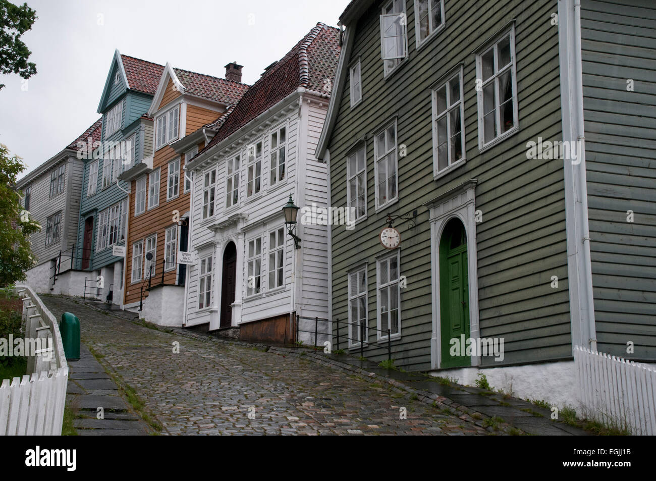 Gamle Bergen oder alte Bergen ist ein Freilichtmuseum mit einigen 50 Holzhäuser in typisch norwegischem Stil aus dem 18. Jahrhundert. Stockfoto