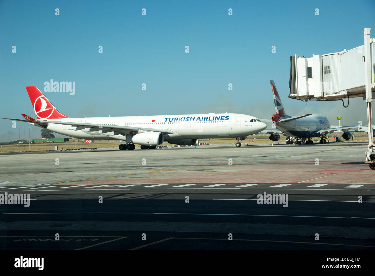 Turkish Airlines A330 Airbus auf Rollbahn internationalen Flughafen Kapstadt Südafrika Stockfoto