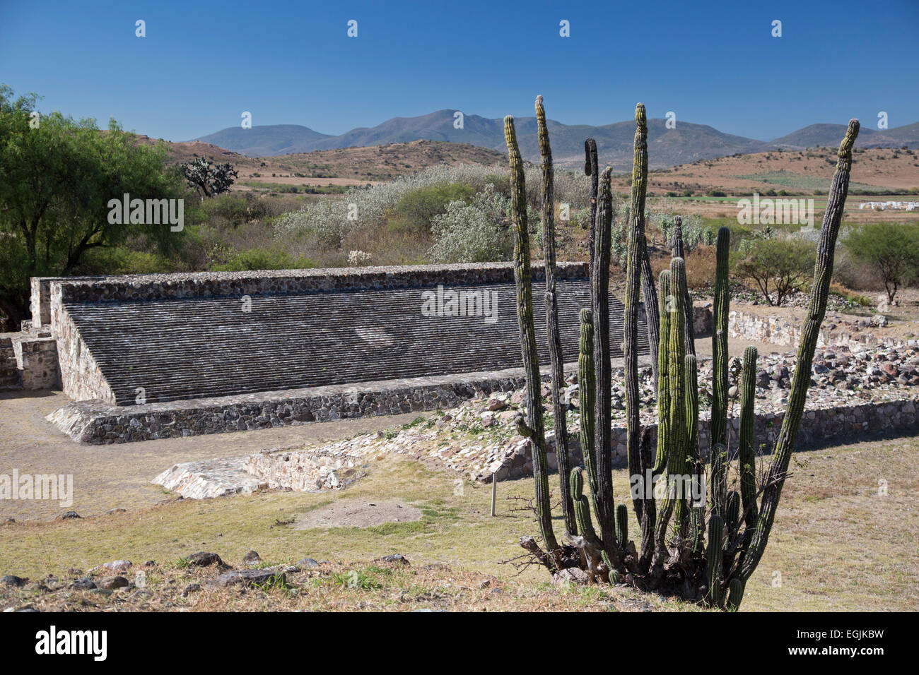 Tlacochahuaya, Oaxaca, Mexiko - Ballspielplatz auf die archäologische Stätte von Dainzu. Die Website ist mehr als 2000 Jahre alt. Stockfoto