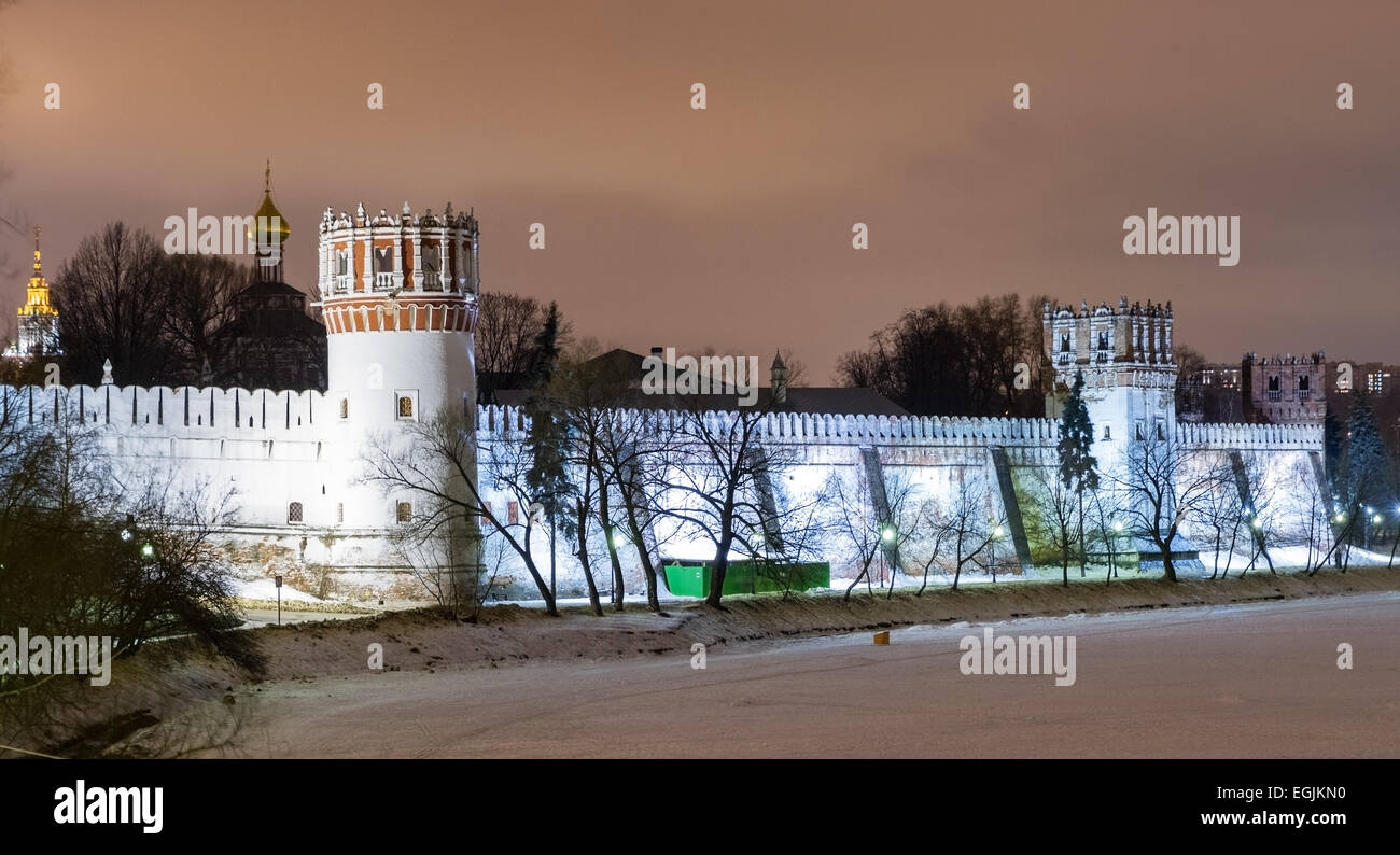Nowodewitschi-Kloster Winternacht in Moskau. Russland Stockfoto