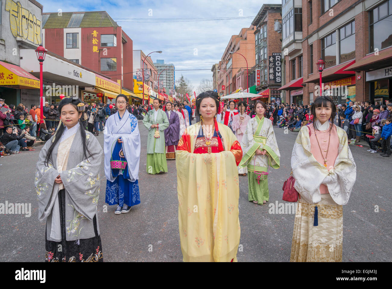 Chinesisch (traditionell) Kostüm Kleid, 2015 Chinesische Neujahrsparade, Vancouver, Britisch-Kolumbien, Kanada Stockfoto