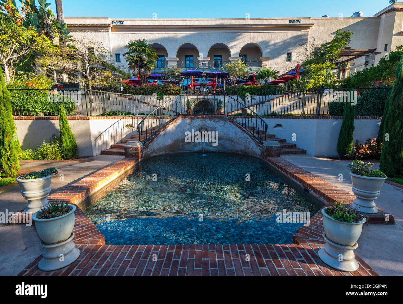 Brunnen im Casa del Rey Moro Garten. Balboa Park, San Diego, Kalifornien, Vereinigte Staaten von Amerika. Stockfoto