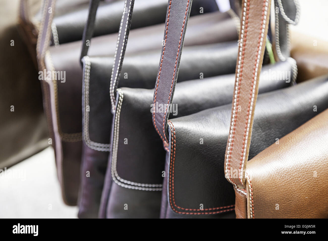 Leder Taschen handgefertigt Detail über handgefertigte Mode Handtaschen  Stockfotografie - Alamy