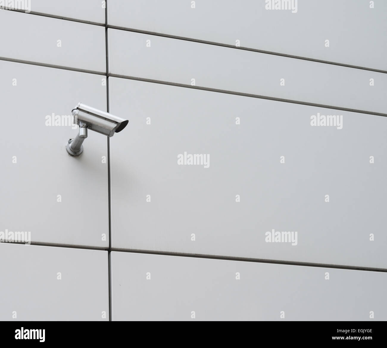 CCTV-Kamera an eine Außenwand Stockfoto