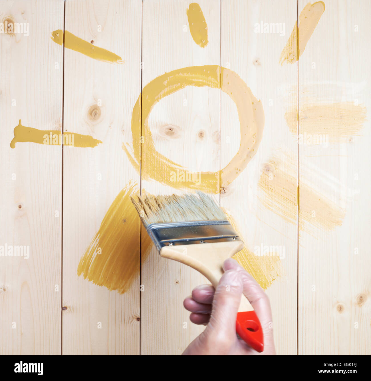 Gezeichnete symbolische gelbe Sonne Stockfoto