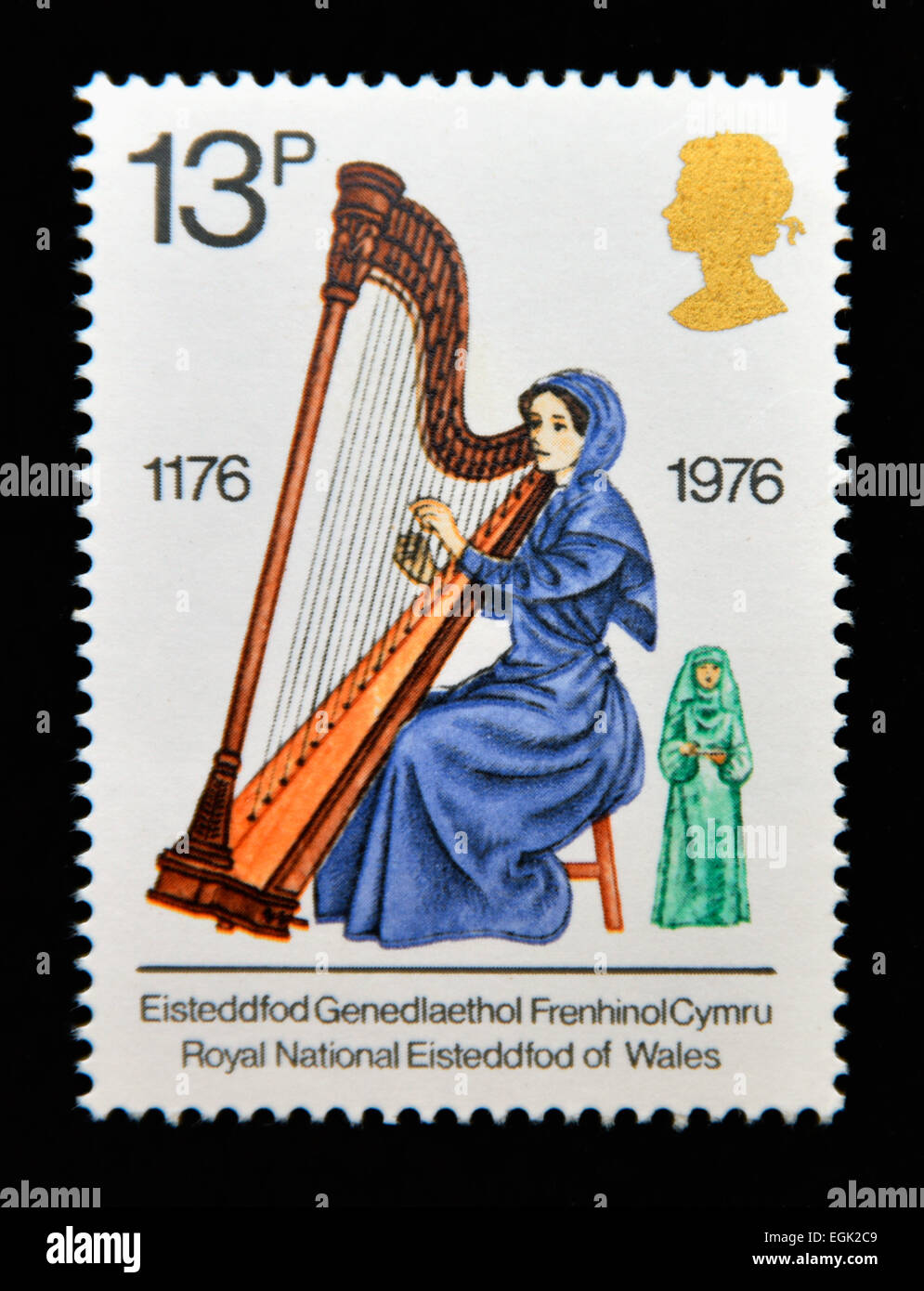 Briefmarke. Great Britain. Königin Elizabeth II. 1976. britische kulturelle Traditionen. Walisischer Harfenist. Stockfoto