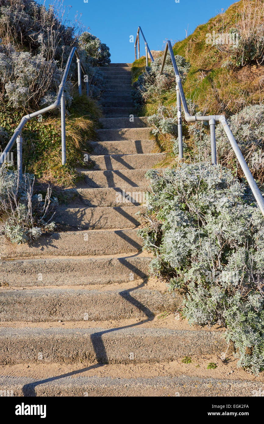 Flug von Schritten und Zick-Zack-Schatten Cornwall England Europa Stockfoto