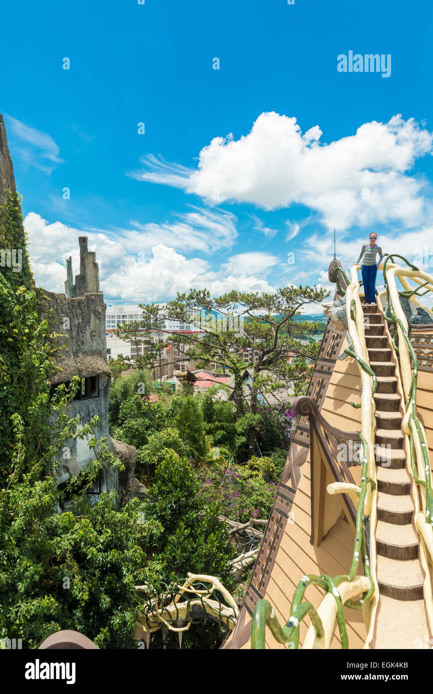 Tourist im verrückten Haus in Dalat Stockfoto