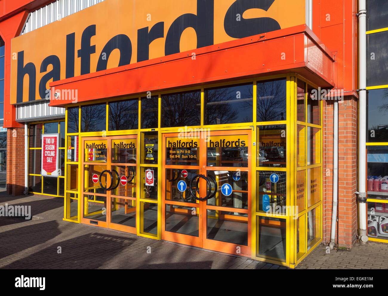 Halfords Ladenfront Stockfoto