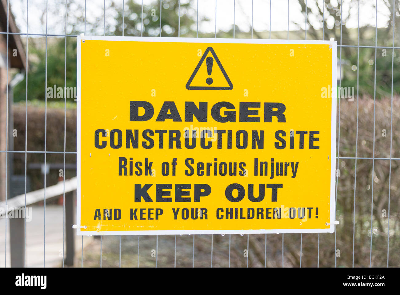 Eine Gefahr fernzuhalten Zeichen auf einem Bau oder Baustelle im Vereinigten Königreich Stockfoto