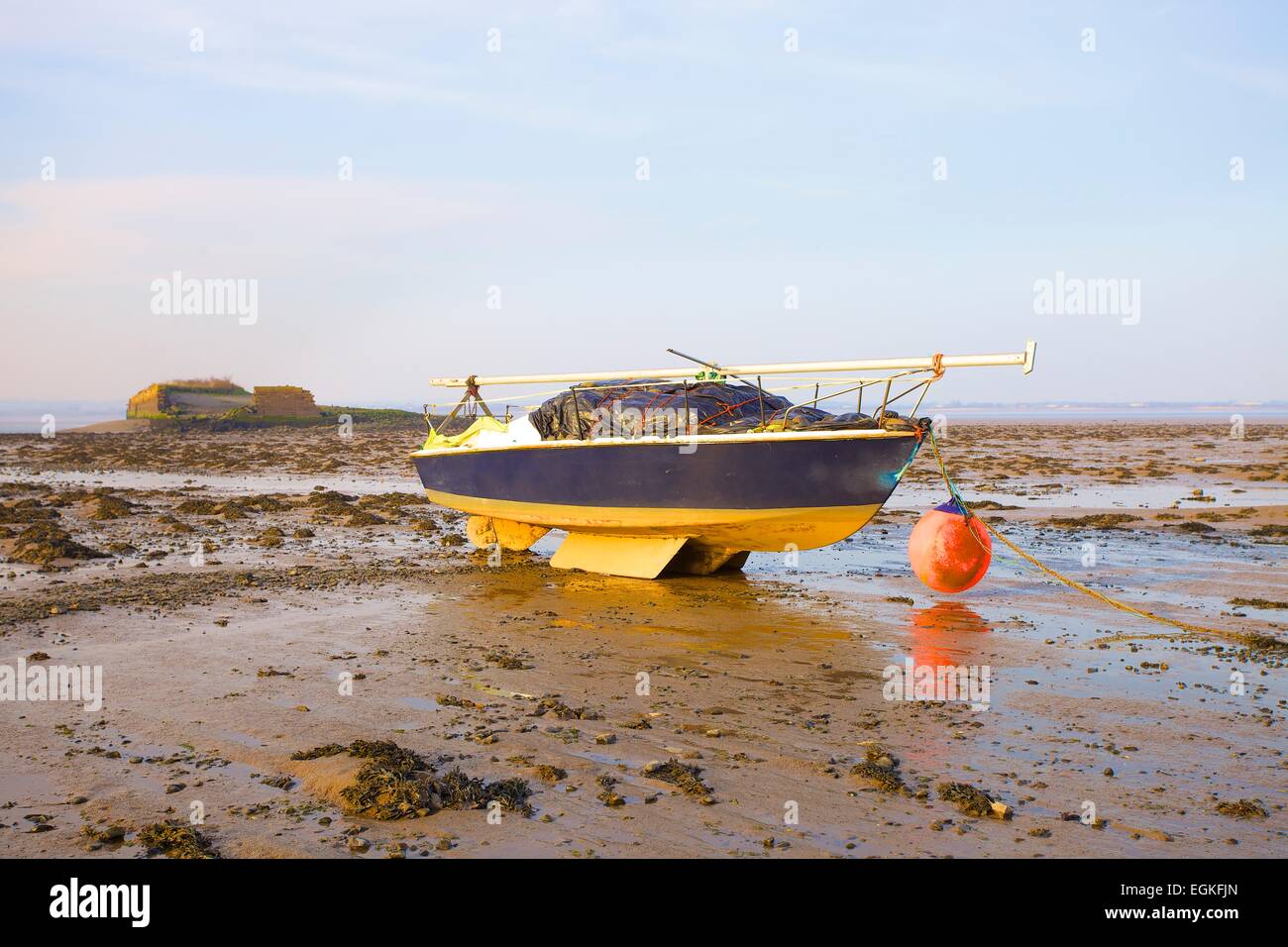 Boot am Wattenmeer. Kirkland Narbe, Port Carlisle, Solway Küste, Cumbria, England, UK Stockfoto