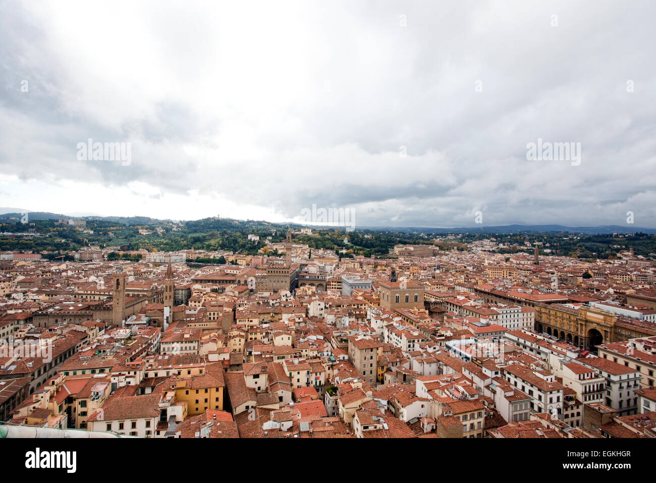 Blick auf Florenz von der Kuppel von Filippo Brunelleschi. Florenz ist die wichtigste Stadt der Toskana. Stockfoto