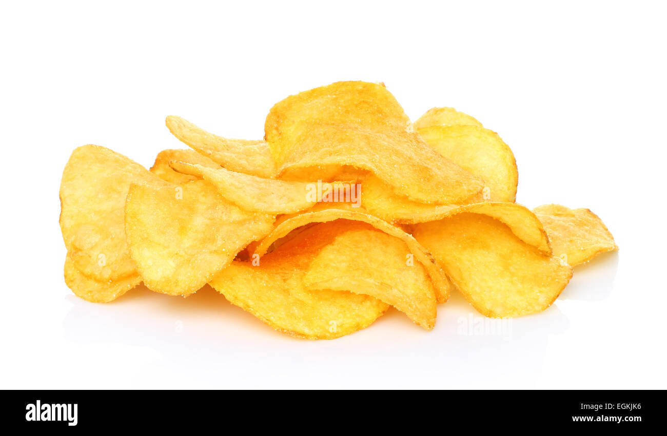 Kartoffelchips auf weißem Hintergrund Nahaufnahme Stockfoto