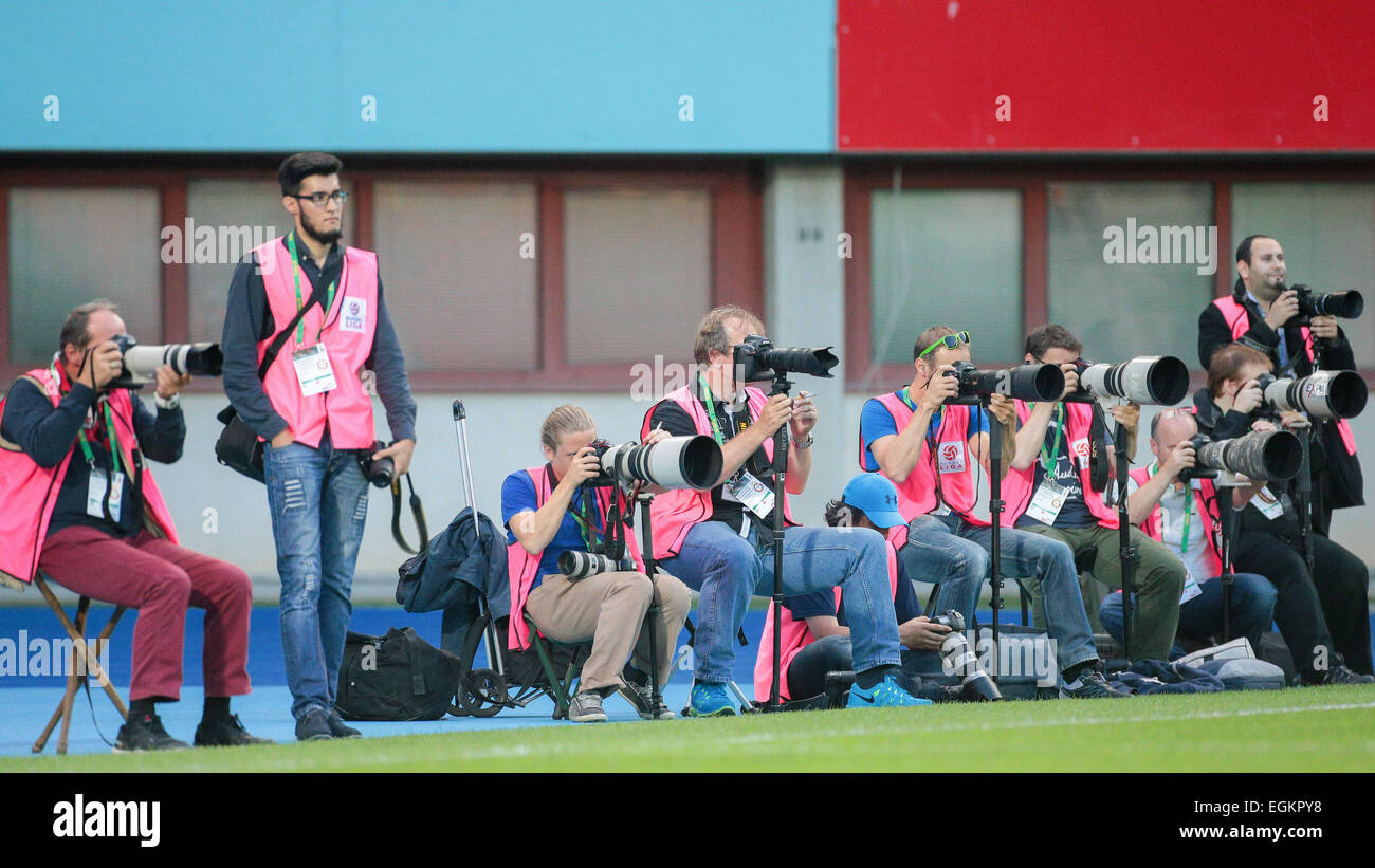 Wien, Österreich - 27. Juli 2014: Fotografen sitzen an der Seitenlinie bei einem Freundschaftsspiel zwischen SK Rapid und Galatasaray Insta Stockfoto