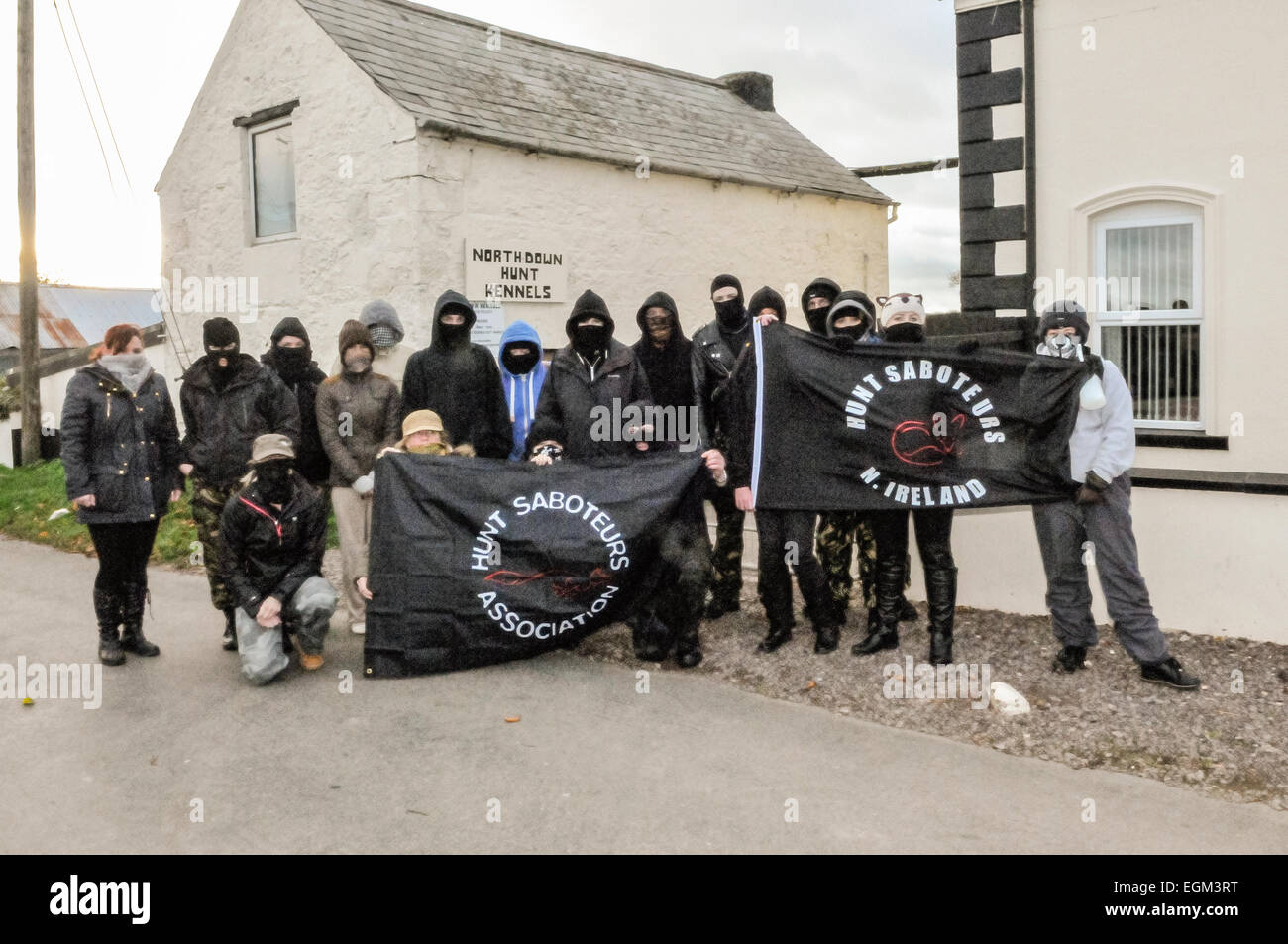 Comber, Nordirland, 25.10.2014 - Hunt Saboteure zu protestieren, im Norden Down Jagd-Hundehütten Stockfoto