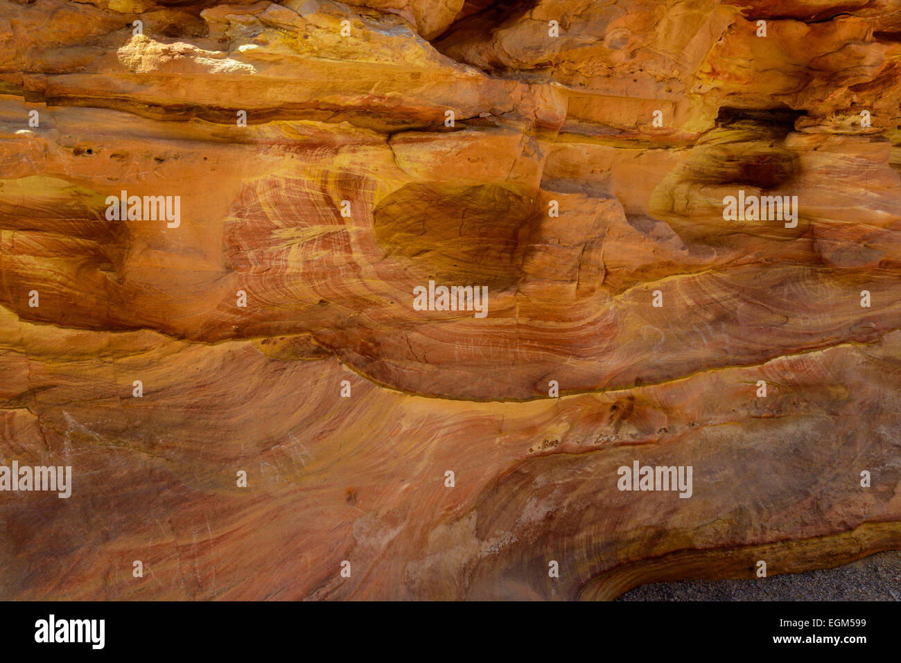 Fragment der erodierten Sandstein und Kalkstein Mauer, Colored Canyon, Sinai, Ägypten. Stockfoto