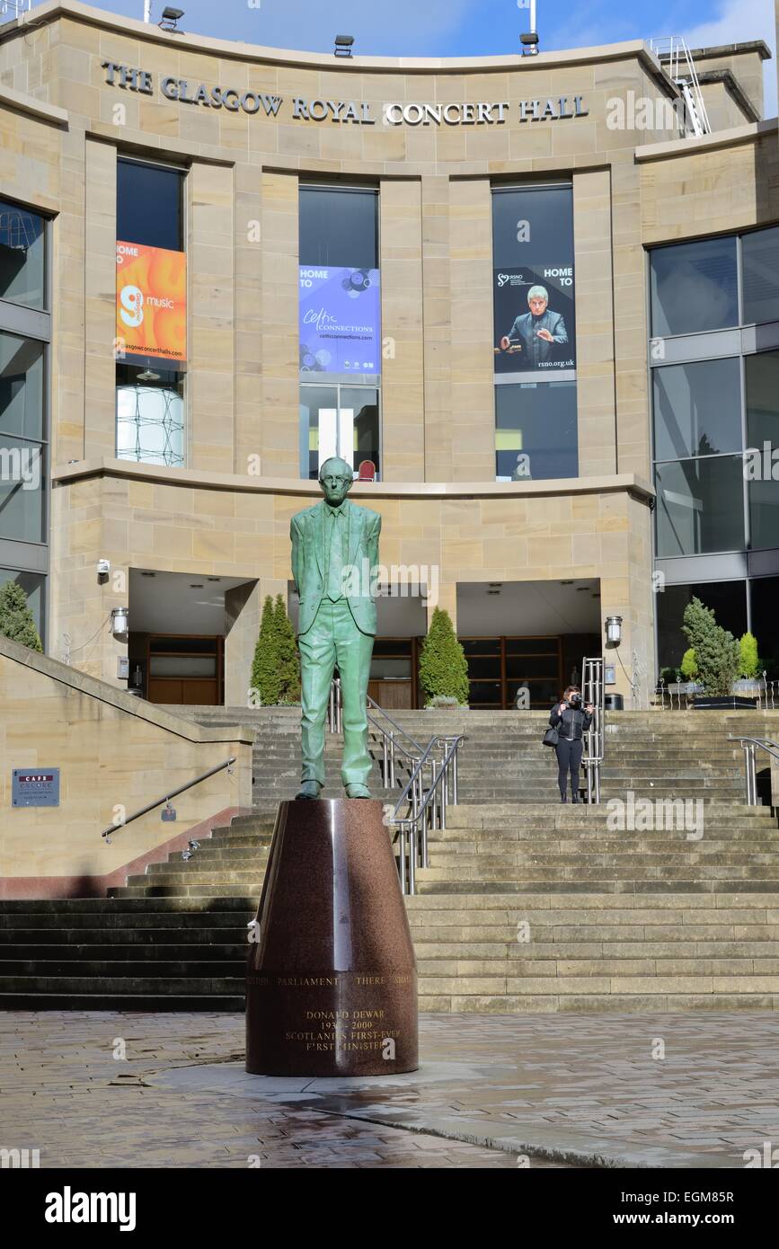 Die Schritte auf der Vorderseite der Glasgow Royal Concert Hall, Buchanan Street, Glasgow, Schottland, UK Stockfoto