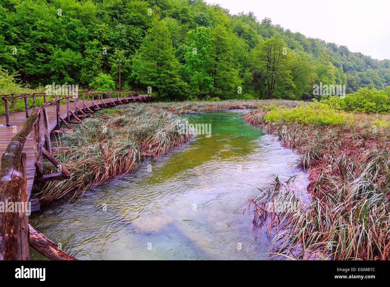 Promenade in Nationalpark Plitvice, Kroatien Stockfoto