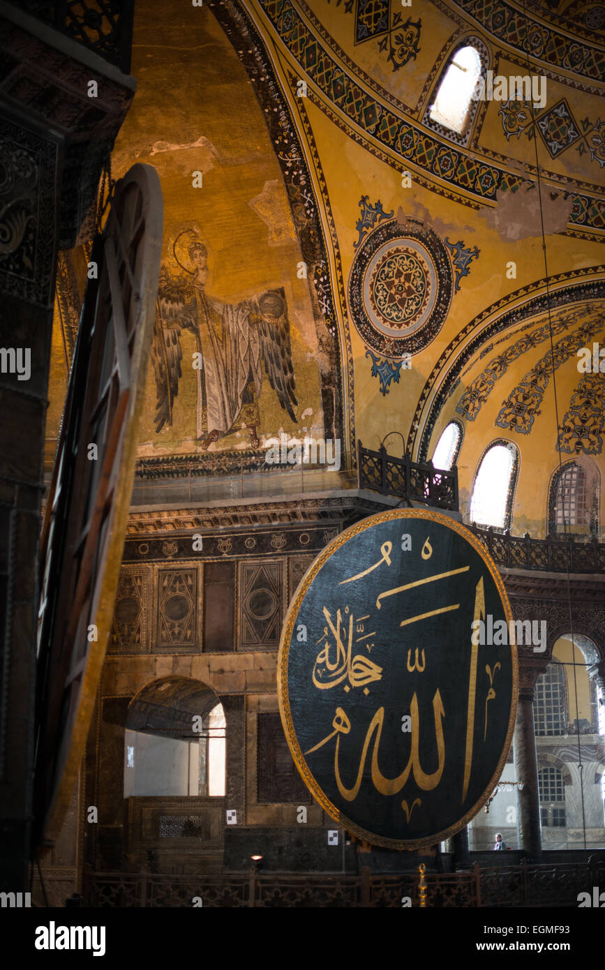 Große kreisförmige Medialions hängenden Hagia Sophia. Sie in