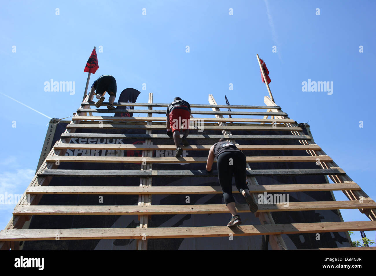 Wettbewerber in Aktion während der Reebok Spartan Race. Mohegan Sun, Uncasville, Connecticut, USA. Stockfoto Wettbewerber in Aktion während der Reebok Spartan Race. Mohegan Sun, Uncasville, Connecticut, USA. Stockfoto