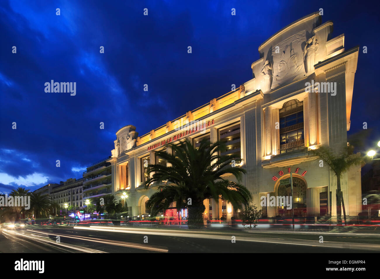 Hotel und Casino Palais De La Méditerranée an der Promenade des Anglais in der Abend schön, Alpes-Maritimes Abteilung Stockfoto