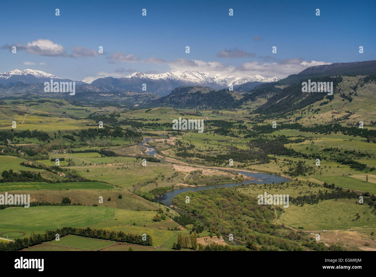 Panoramablick über das Tal in chilenischen Coyhaique Stockfoto