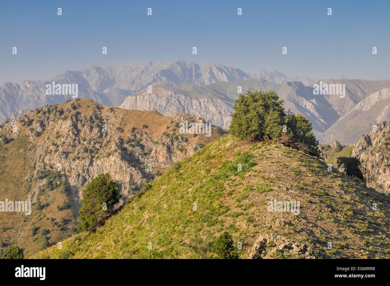 Malerische Landschaft des Tianshan-Gebirges in der Nähe von Tschimgan in Usbekistan Stockfoto