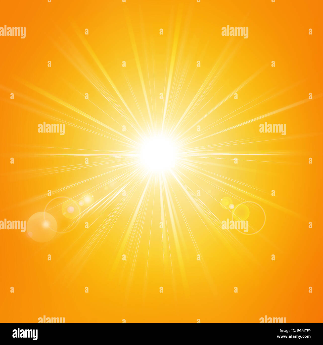 Strahlender Sonnenschein. Abbildung der Sonne auf einem orangefarbenen Hintergrund isoliert Stockfoto Strahlender Sonnenschein. Abbildung der Sonne auf einem orangefarbenen Hintergrund isoliert Stockfoto