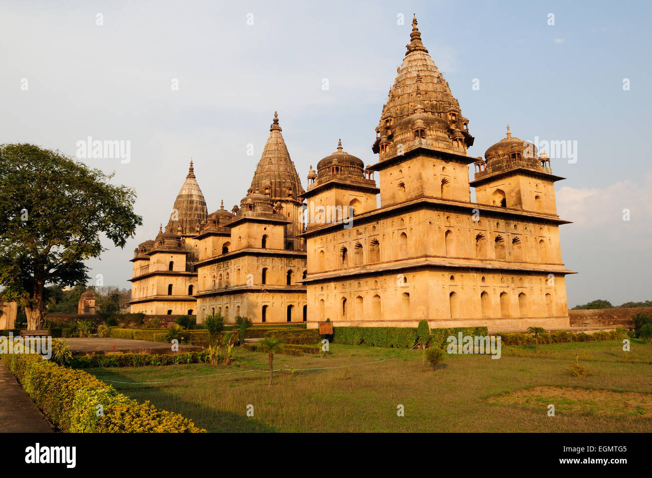 Königlicher Kenotaphen oder Chhatris Orchha Madhya Pradesh, Indien Stockfoto