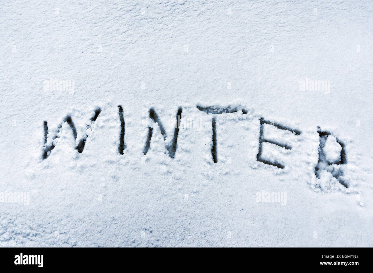 Winter-Wort geschrieben im Schnee Stockfoto