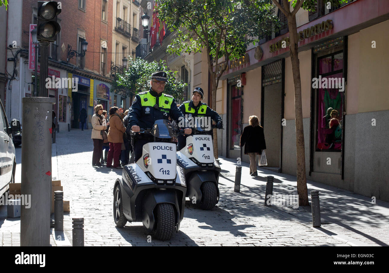 Spanische Polizei T3 Patroller standup Elektrofahrzeug (ESV) Stockfoto