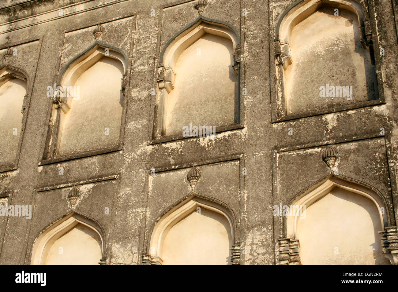Qutub Shahi Dynastie architektonische Traditionen der Qutub Shahi Gräber erbaut im 16. Jh. in der Nähe von berühmten Golkonda Fort, Hyderabad, Indien. Stockfoto