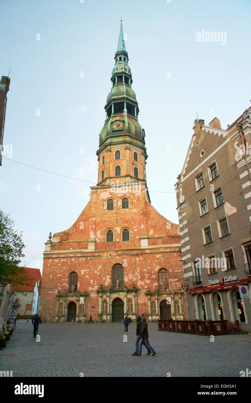 Riga Lettland. St. Peters Kirche vom Rathausplatz Stockfoto