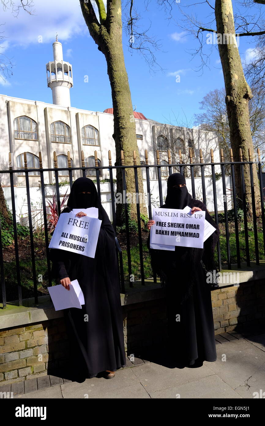 London, UK. 27. Februar 2015. Anjem Choudary und assoziierten Unternehmen, einschließlich Abu Baraa halten Demo 'Auf Nachfrage Release von Scheich Omar Bakri Muhammad'. Bildnachweis: Rachel Megawhat/Alamy Live-Nachrichten Stockfoto