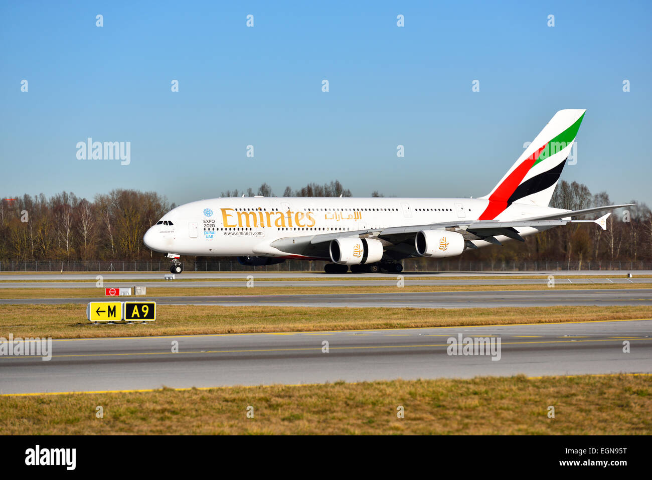 Emirate, Airbus, ein 380, Landung, verfolgen, Stockfoto