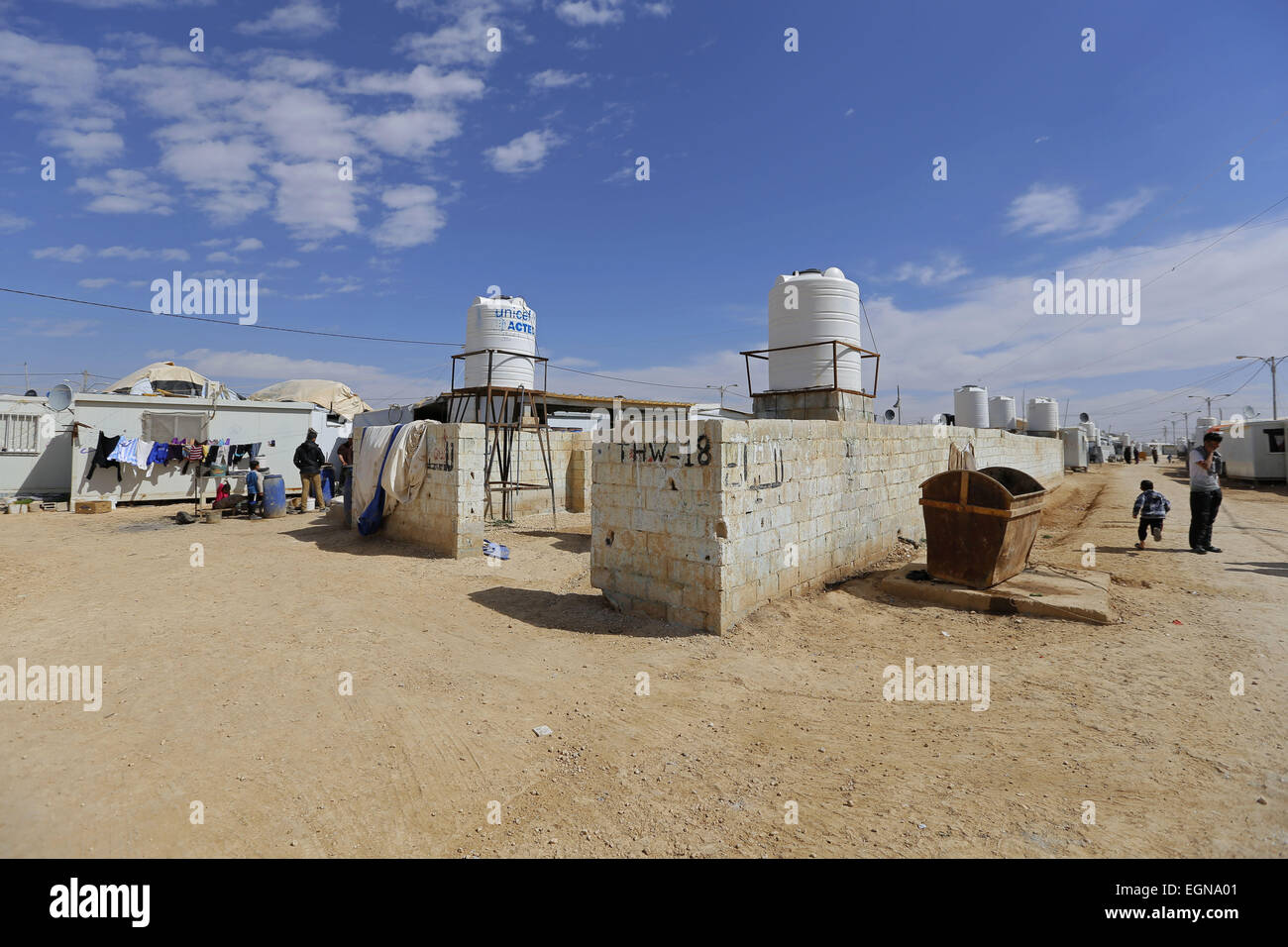 27. Februar 2015 - Al-Za'Tari r.c., Al-Mafraq, Jordanien-die Straßen und Gassen Wochenende im Al-Za'tari Camp für syrische Flüchtlinge in Jordanien. © Mustafa Bader/ZUMA Draht/Alamy Live-Nachrichten Stockfoto