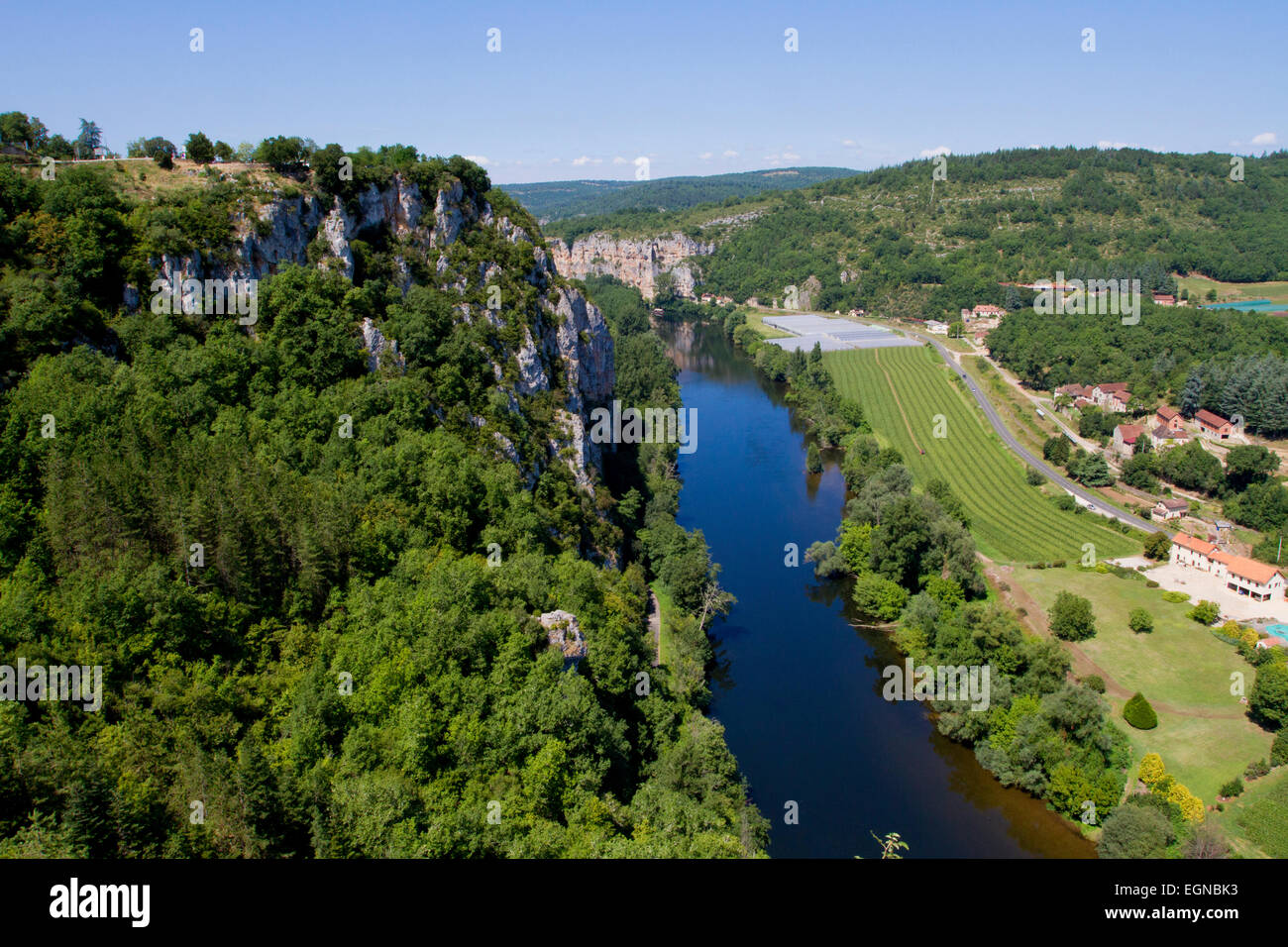 Fluss Lot & Umland vom mittelalterlichen Dorf von Saint-Cirq Lapopie, viel Abteilung, Südwest Frankreich im August Stockfoto