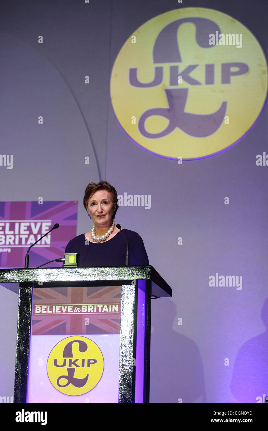 Margate, Großbritannien. 27. Februar 2015. Die UKIP Frühjahrstagung im Winter Gardens, Margate. Suzanne Evans, stellvertretender Vorsitzender spricht. Bildnachweis: Julie Edwards/Alamy Live-Nachrichten Stockfoto