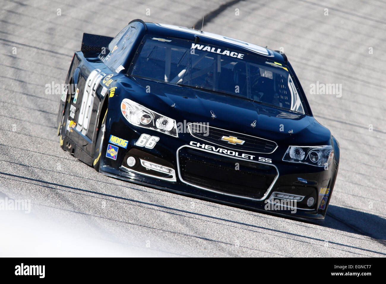 Hampton, GA, USA. 27. Februar 2015. Hampton, GA - 27. Februar 2015: Mike Wallace (66) bringt seine Rennwagen durch die Kurven in einer Praxis für das QuikTrip Falten der Ehre 500-Rennen auf dem Atlanta Motor Speedway in Hampton, GA © Csm/Alamy Live-Nachrichten Stockfoto
