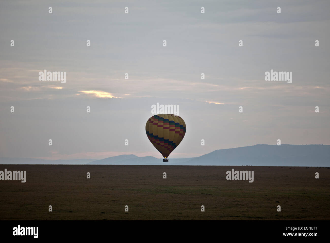 Heißluft-Ballon über afrikanische Savanne Stockfoto Heißluft-Ballon über afrikanische Savanne Stockfoto