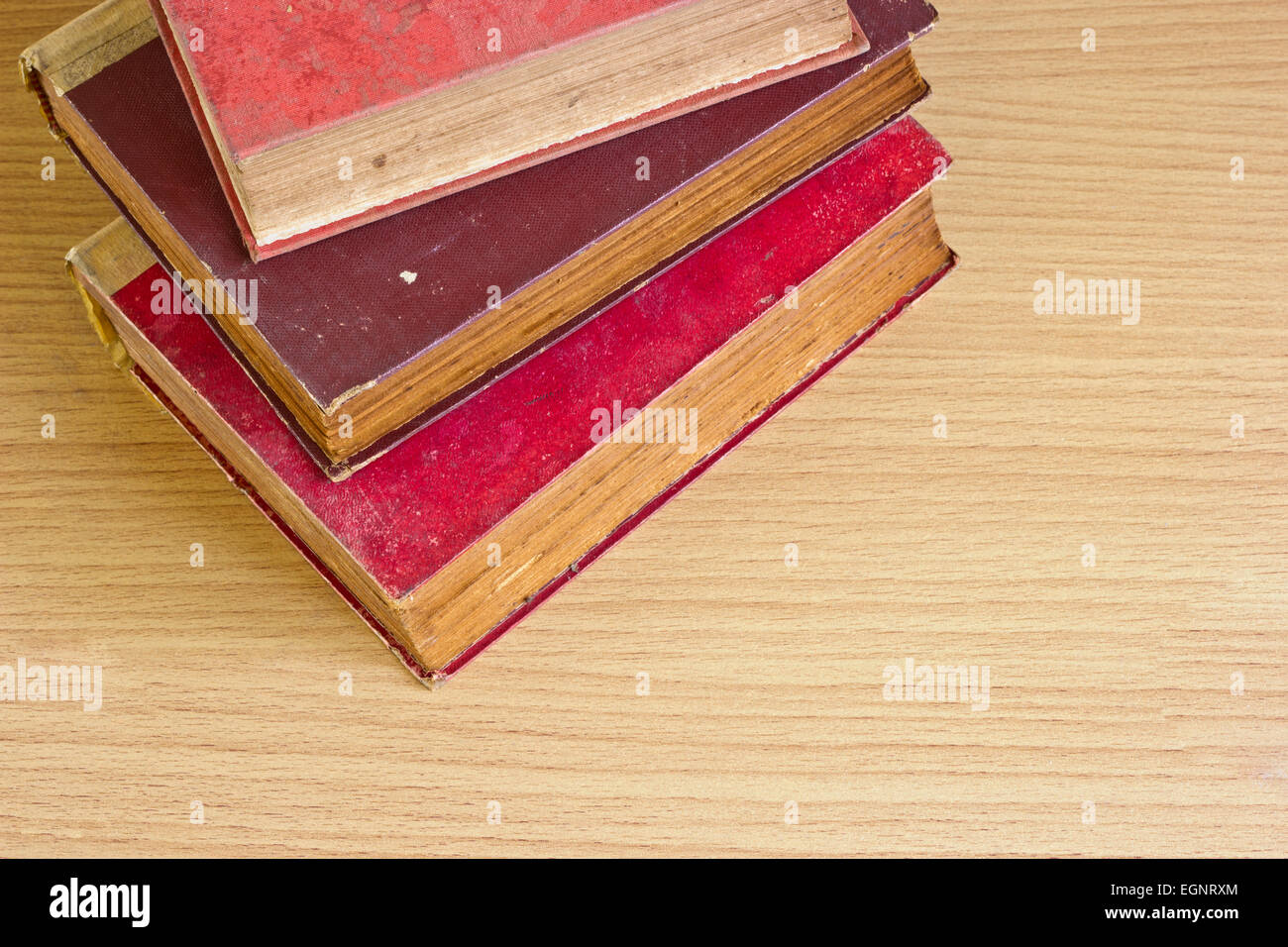 Top Shot Stapeln von alten Buch Seiten Textur mit Platz. Stockfoto