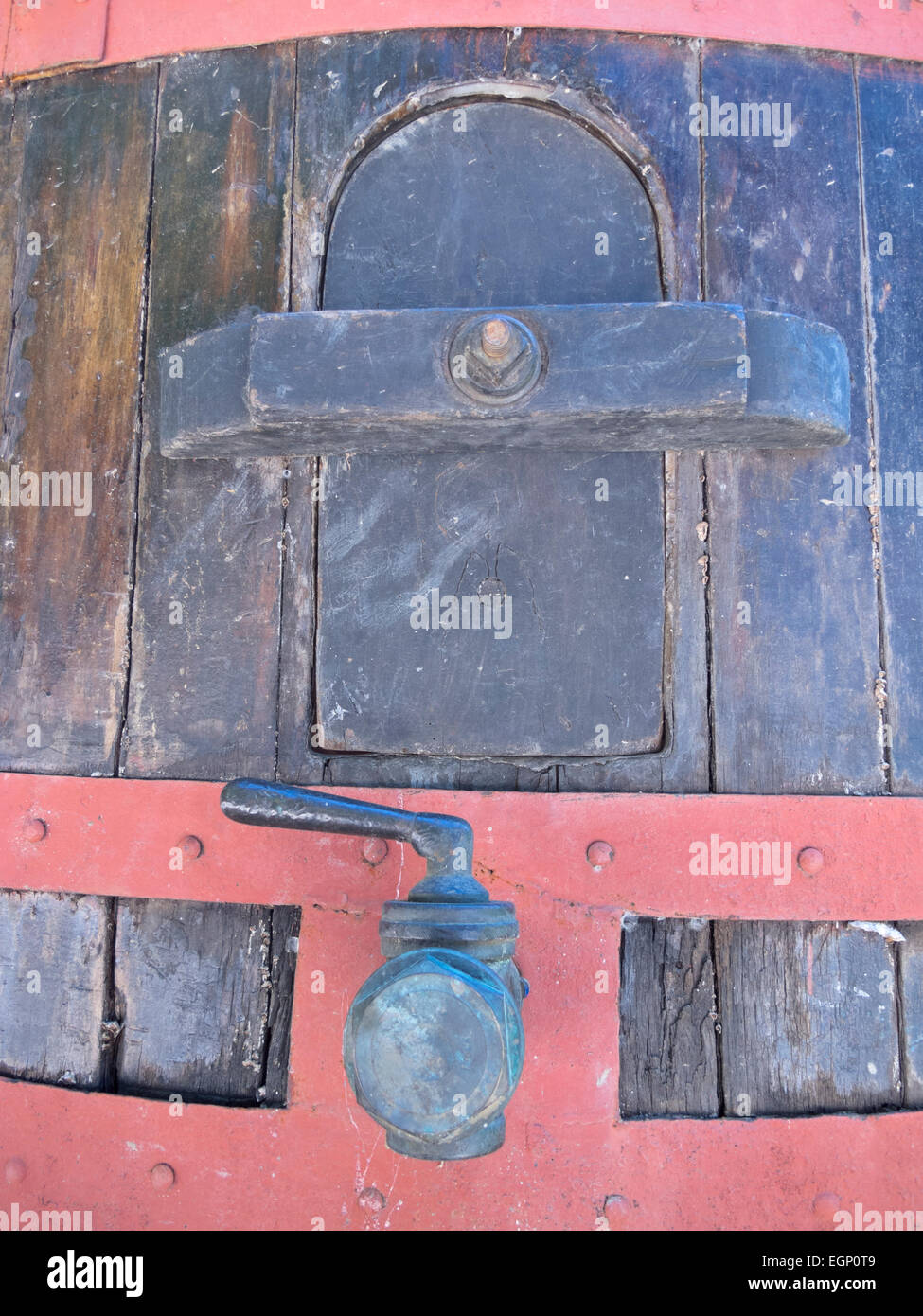 Alten Wein Kaution. Traditionelle alte Technik des Weinbaus. Stockfoto